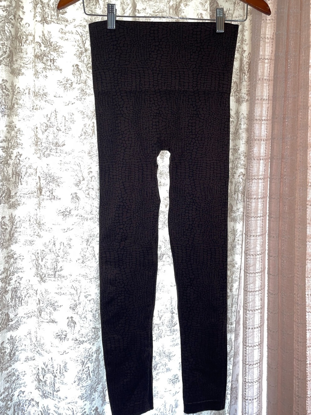 Spanx leggings black brown giraffe type print